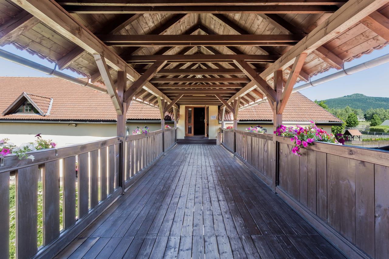Resort Malevil Jablonné v Podještědí Buitenkant foto