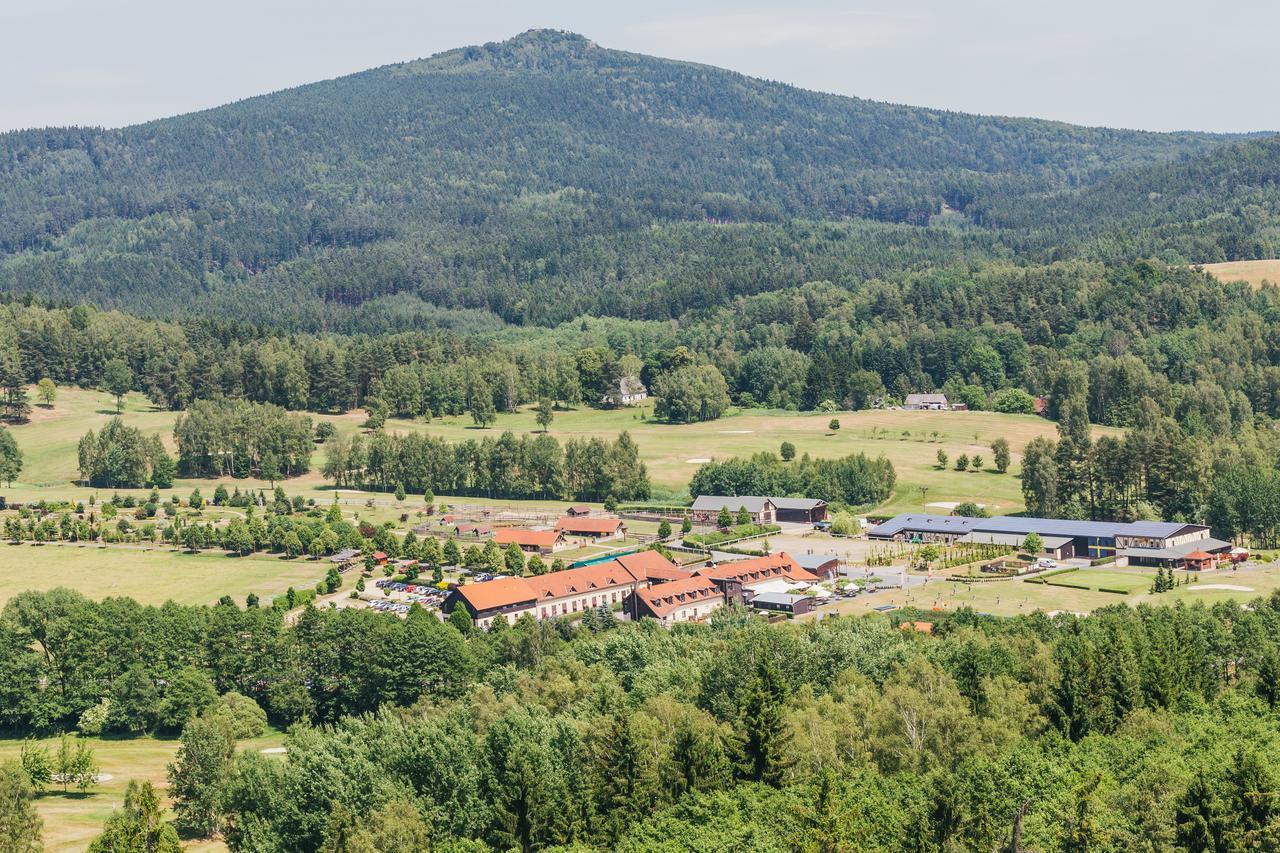 Resort Malevil Jablonné v Podještědí Buitenkant foto