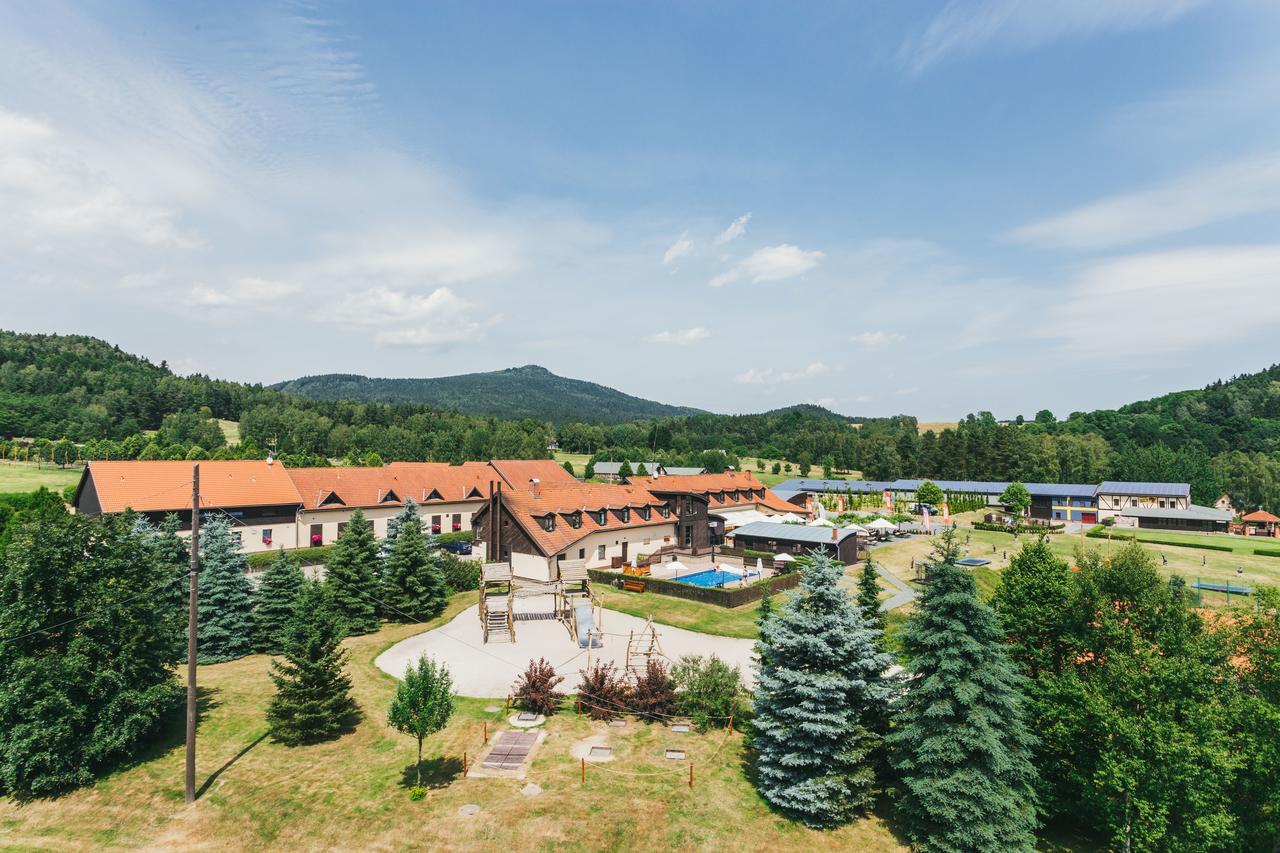 Resort Malevil Jablonné v Podještědí Buitenkant foto
